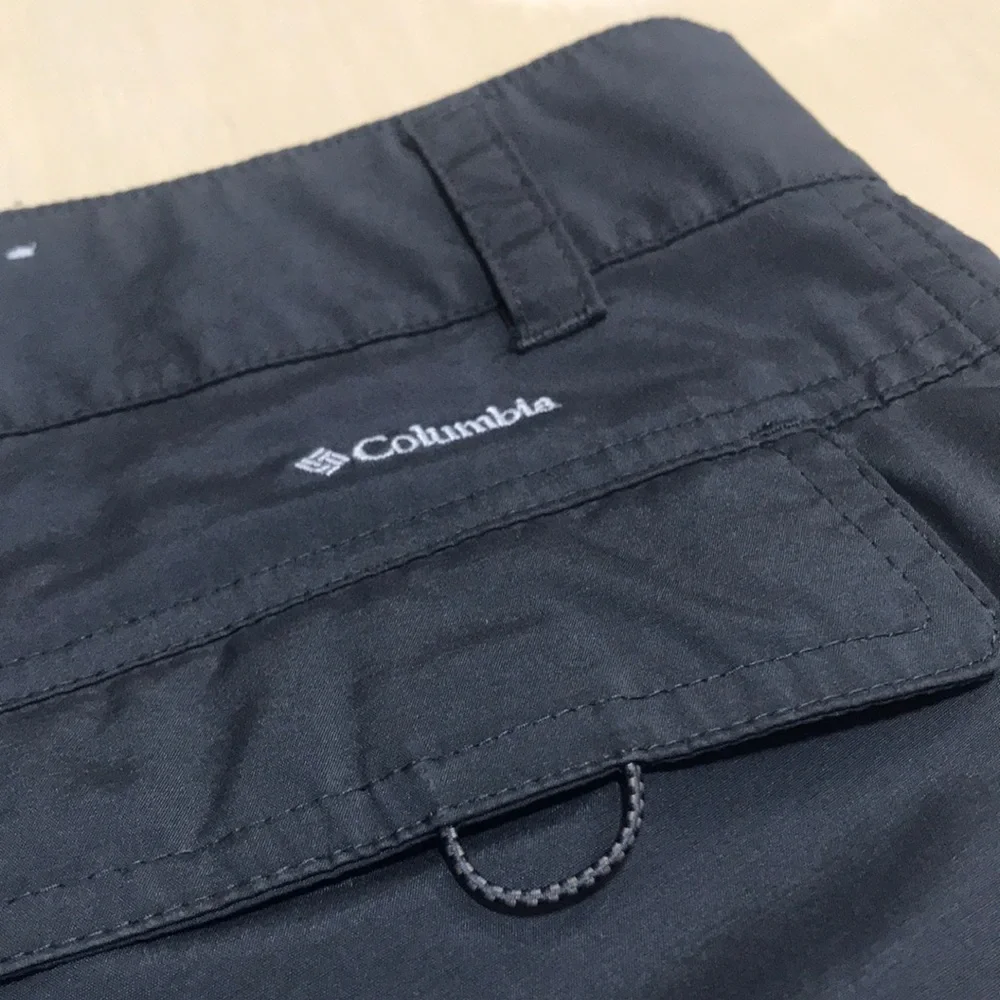 Columbia Women's Dark Gray Athletic Shorts with Front Pockets Size 4